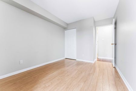 Spacious Two-Bedroom Condo for Rent Near Rideau River - Photo 4
