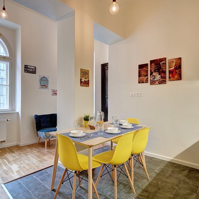 Pronájem zařízeného malého pokoje ve sdíleném bytu v Residenci Praha 5 - Malá Strana - Fotografie 1