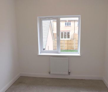 3 bedroom semi-detached house to rent - Photo 4