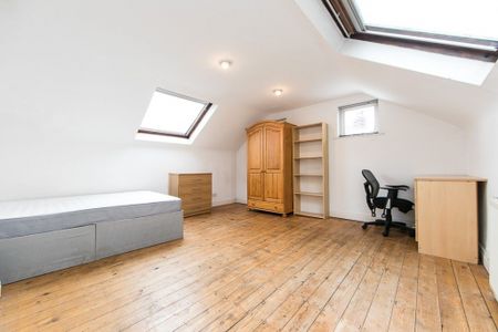 Blenheim Walk, Hyde Park, Leeds - Photo 2