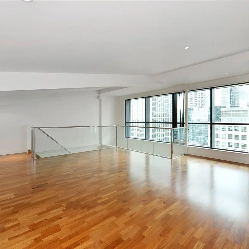 2 bedroom flat in 3 South Quay Square - Photo 1