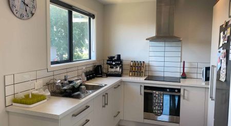 LINWOOD - MODERN 2 BEDROOM UNIT, CARPORT, HEAT PUMP - Photo 4