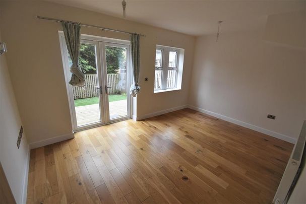 3 bedroom semi-detached house to rent - Photo 1