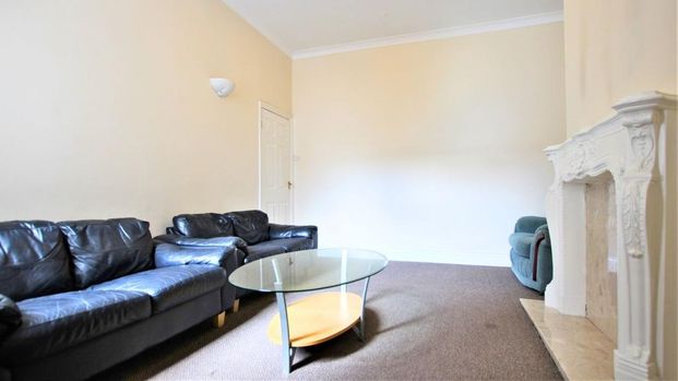 2 bedroom ground floor flat to rent - Photo 1