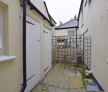 3 bedroom terraced house to rent - Photo 6