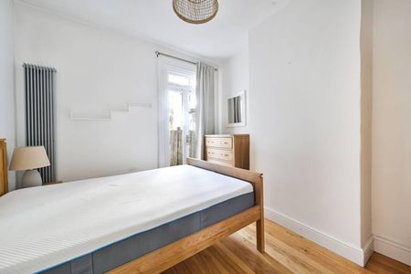 2 Bed Flat, Rothschild Road, W4 - Photo 2