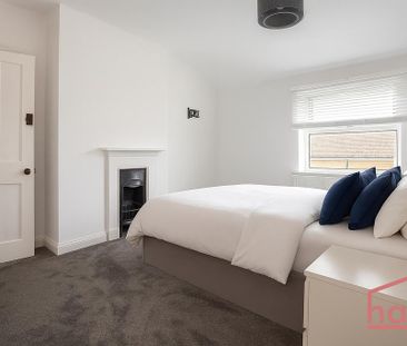 4 bedroom end of terrace house to rent - Photo 3