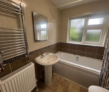3 bedroom semi-detached house to rent - Photo 4