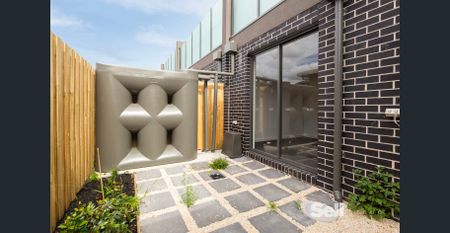 2/63 Royal Avenue, Springvale, Vic 3171 - Photo 2