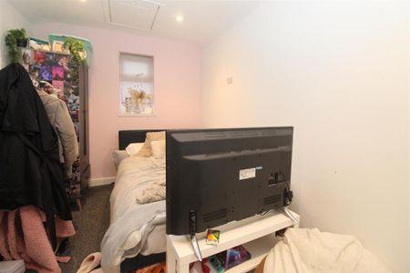 5 bedroom private hall to rent - Photo 4