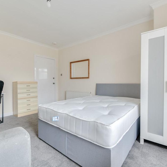 2 bedroom ground floor flat to rent - Photo 1