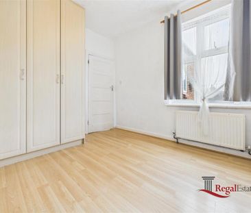3 bedroom flat to rent - Photo 6