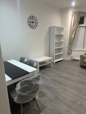 1 Bed Flat, Hindes Road Harrow, HA1 - Photo 3