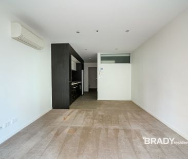 807/5 Sutherland Street, Melbourne - Photo 3