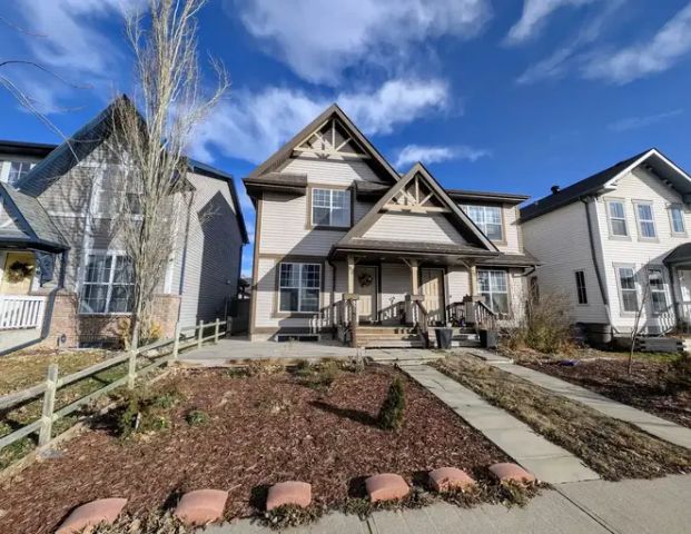 A Beautiful Duplex with 3 Beds 2.5 Baths and a Garage for Rent | Calgary - Photo 1