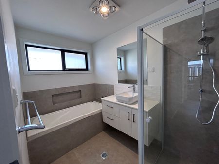 Live in the heart of Deloraine! - Photo 5