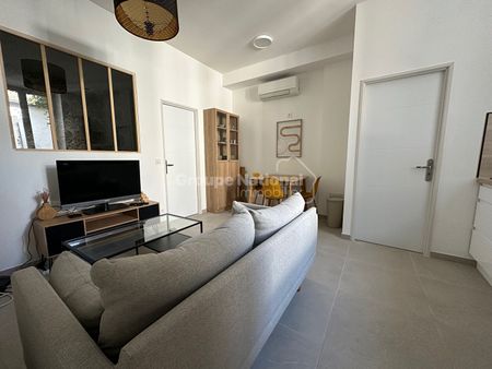 Nîmes Arènes Appartement P2 meublé refait à neuf, - Photo 2