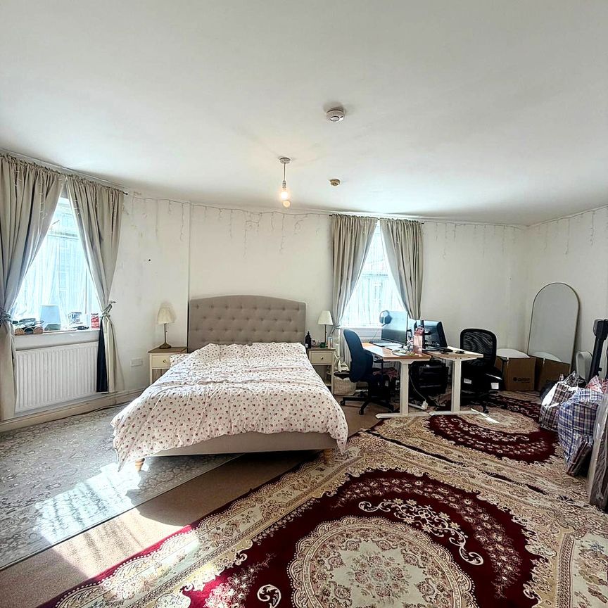 £950 PCM, Spacious Part Furnished One Bedroom Ground Floor Flat with Shared Garden in Shirley Road, Roath, Cardiff, CF23 5HN - Photo 1