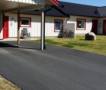 Egen ingång, carport och uteplats - Foto 1