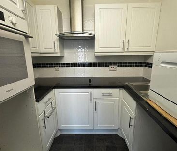 1 bedroom retirement property to rent - Photo 3