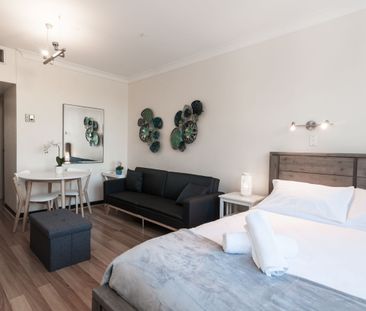 Quiet Top-Floor Studio with Leafy Outlook - Photo 3