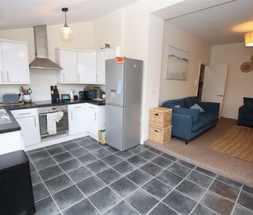 1 bedroom Flat to let - Photo 6