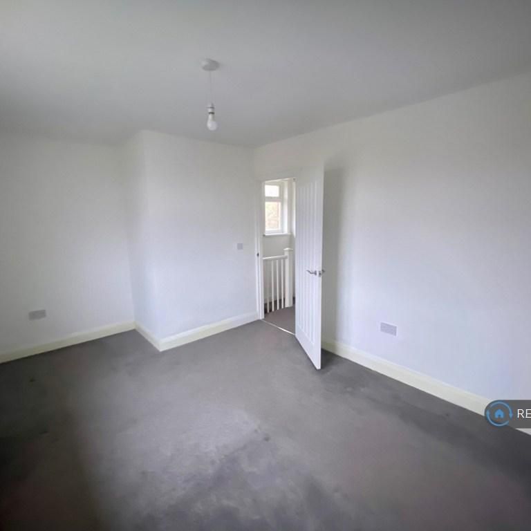 2 bedroom semi-detached house to rent - Photo 1