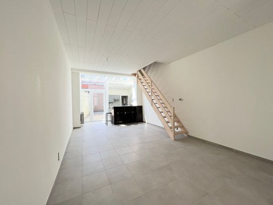 GERENOVEERDE STADSWONING IN CENTRUM IEPER MET 3 SLPKS EN ZONNIG TERRAS - Photo 1