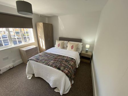 4 bedroom flat share to rent - Photo 3