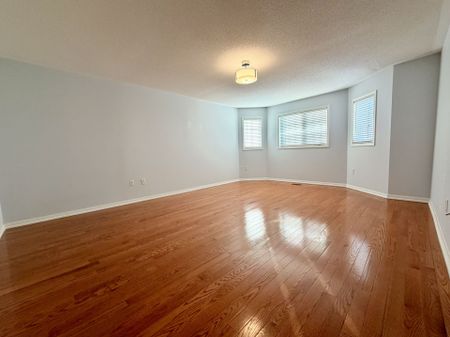 For Lease - 8 Holman Court, Whitby, Ontario - Photo 3