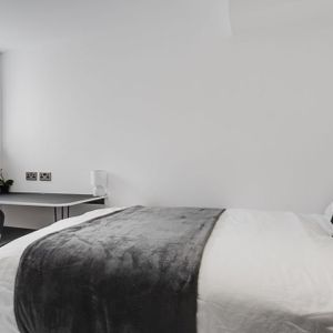 6 bedroom house to rent - Photo 2