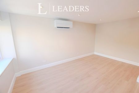 1 bedroom bungalow to rent Larksway, Bishops Stortford, CM23 - Photo 2