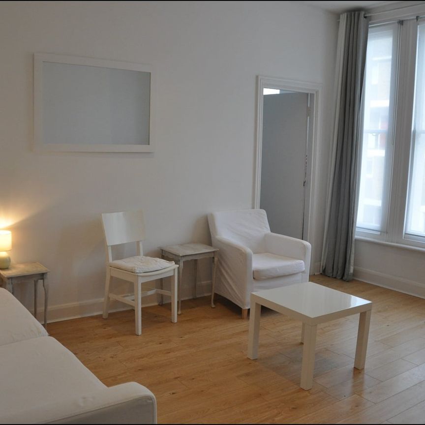 Studio Flat, Lakeside Road, W14 - Photo 1