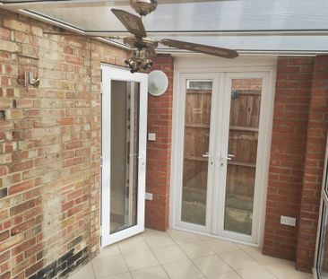 3 bedroom semi-detached house to rent - Photo 3