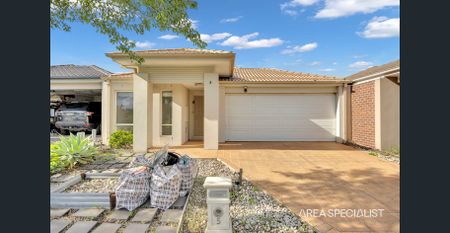 Beautiful Family Home in the Heart of Tarneit - Photo 5