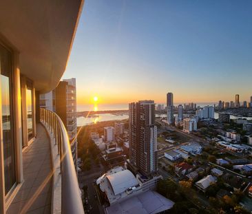 Luxurious Fully Furnished Apartment with Stunning Views - Photo 3