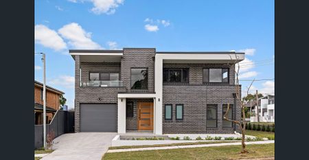 Luxurious Family Living in an Unbeatable Location - Photo 5