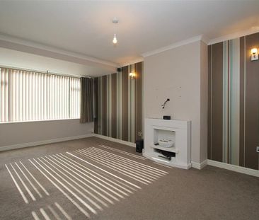 4 bedroom semi-detached house to rent - Photo 2