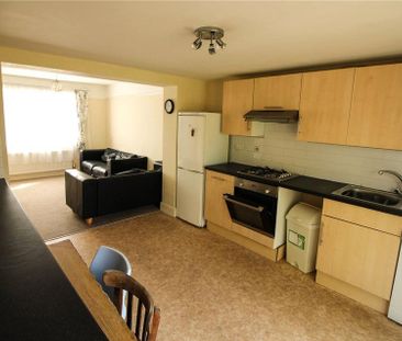 4 bedroom detached house to rent - Photo 3