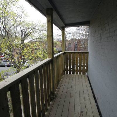 Amazing loft ensuite laundry balcony heat inc. - Photo 1