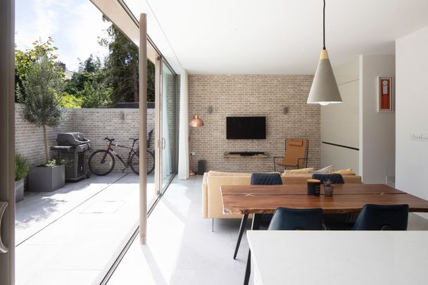 3 Bed Detached House, Morris Gardens, SW18 - Photo 1