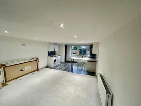 4 bedroom semi-detached house to rent - Photo 4