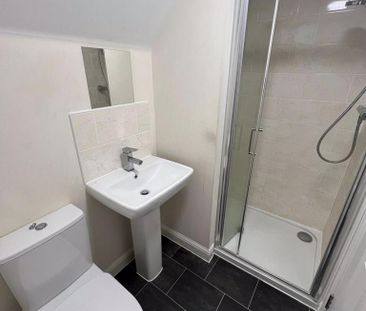 4 bedroom semi-detached house to rent - Photo 5