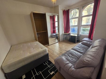 House share to rent - Photo 2