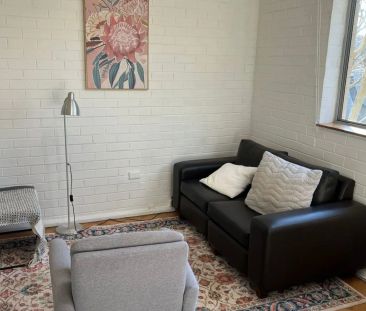 Stylish Street-Facing Studio with Secure Parking in the Heart of St... - Photo 1