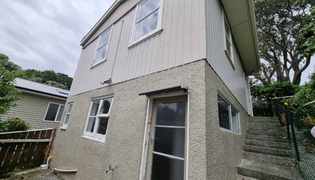 2 bedroom home in handy location - Photo 5