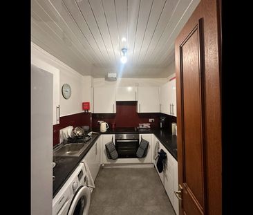 4 Bed Flat, Glasgow, G3 - Photo 6