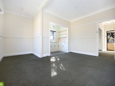 16 Fisher Street, WEST WOLLONGONG NSW 2500 - Photo 3