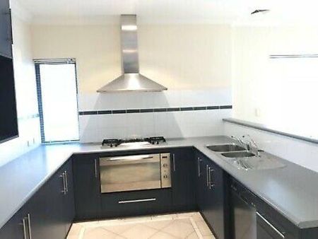 Stunning Mandurah Marina location, enjoy the holiday lifestyle year round!! - Photo 5
