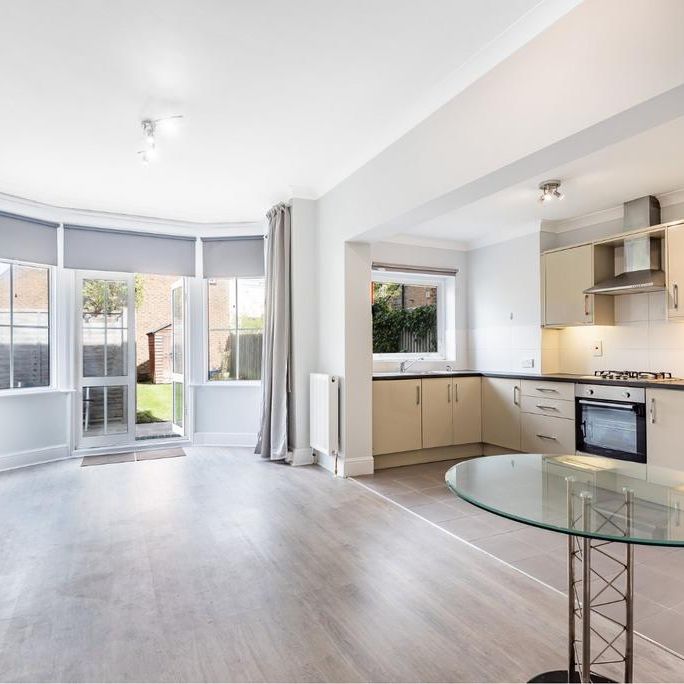 Studio to rent - Photo 1